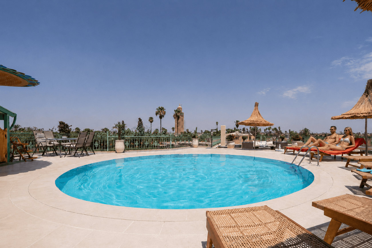 Rooftop du Sillage Palace — piscine face à la Koutoubia